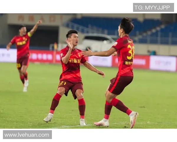 深圳足球队以82分领跑总决赛积分榜展现强劲实力和夺冠希望 深圳足球队以82分领跑总决赛积分榜展现强劲实力和夺冠希望