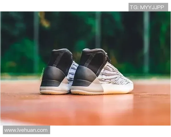篮球明星向足球明星求助借鞋的奇妙故事与友谊的传递